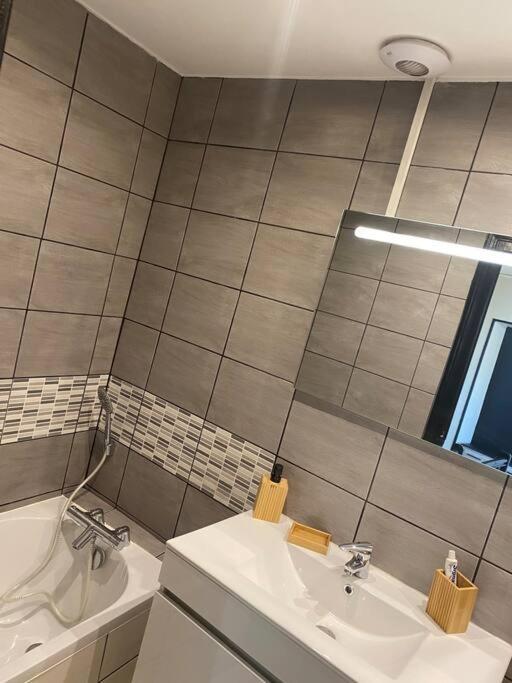 Villa Gite De Tom Et Mag Classe 3 * Clevacances Pontgibaud Exterior foto