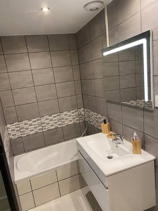 Villa Gite De Tom Et Mag Classe 3 * Clevacances Pontgibaud Exterior foto